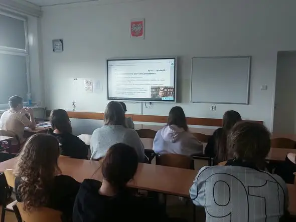 Uczniowie z Somonina uczyli się inwestowania i AI na lekcji online