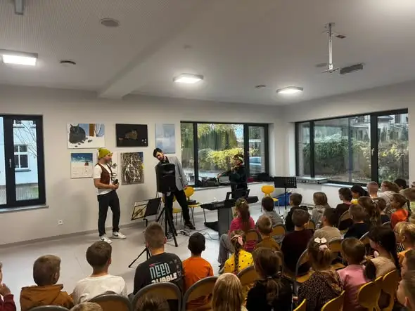 Muzyczna podróż do świata Shreka – koncert umuzykalniający w szkole